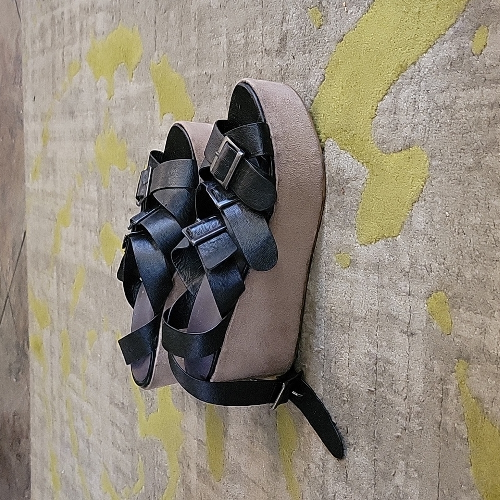 Deena and Ozzy buckle platform sandals size 7.5
